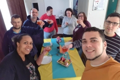 Sarah-et-Adrien-se-sont-joints-aux-confinés-pour-nous-souhaiter-de-joyeuses-Pâques