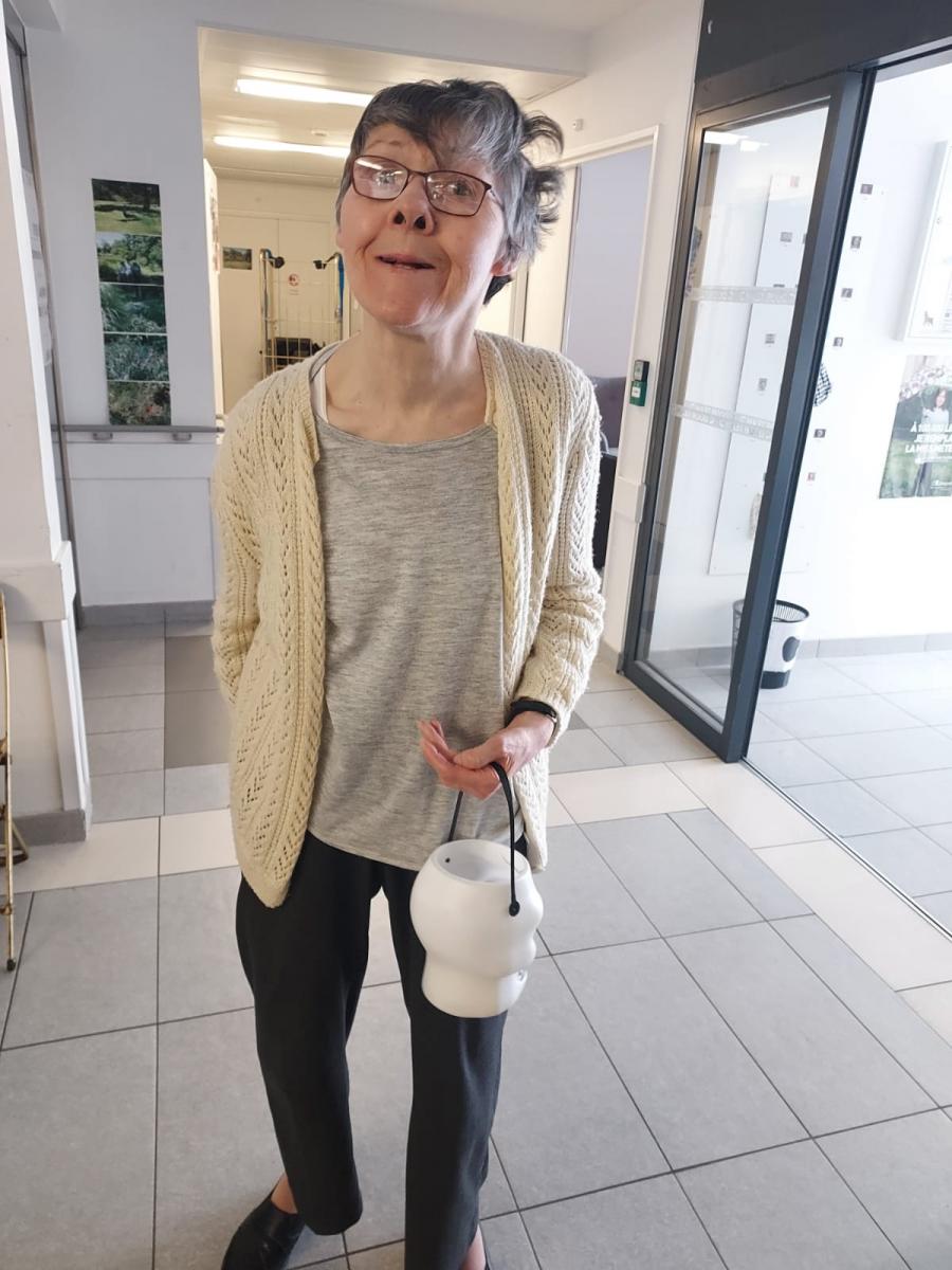 Sylviane L à la chasse aux oeufs