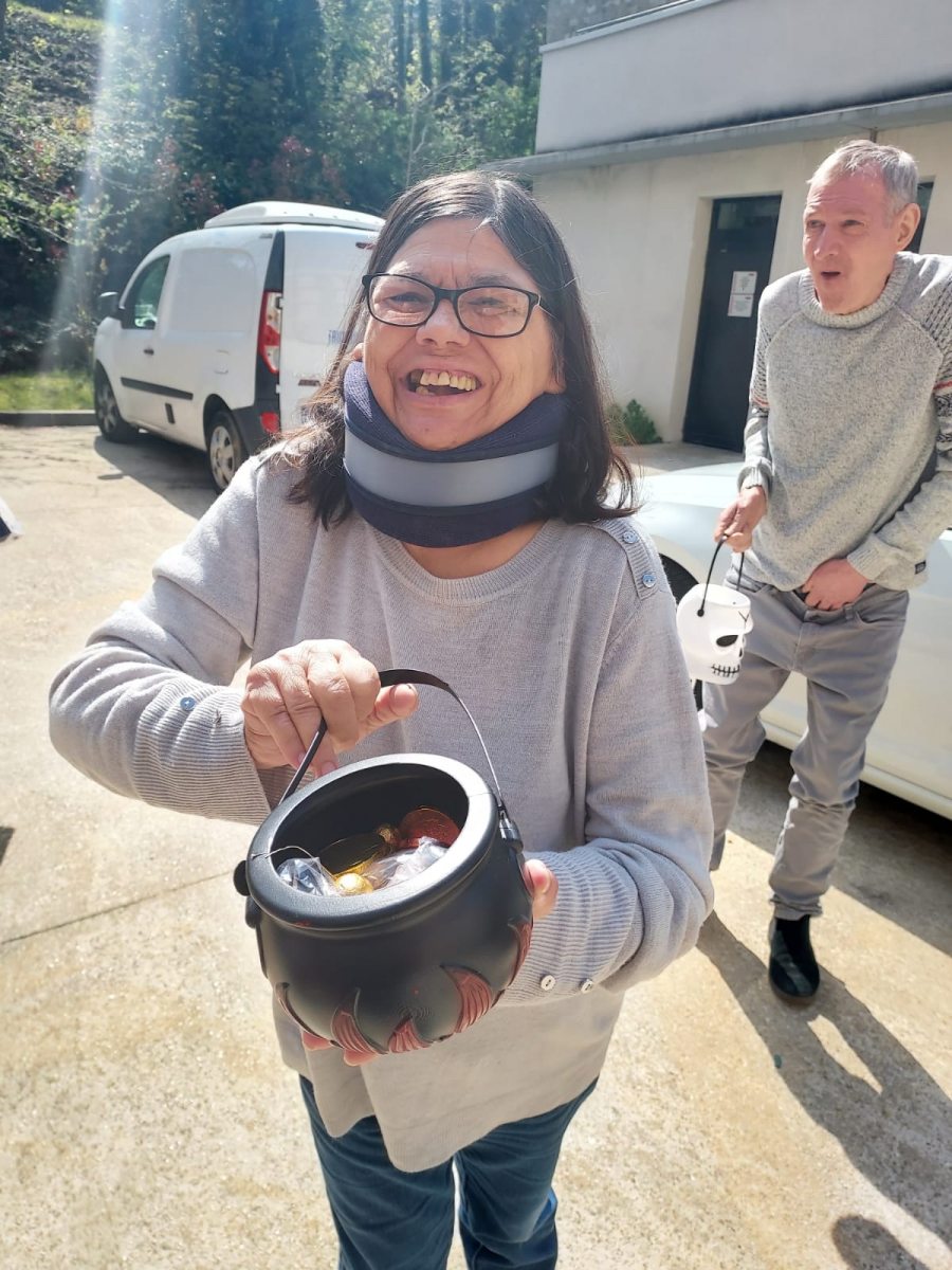 Armanda à la chasse aux oeufs